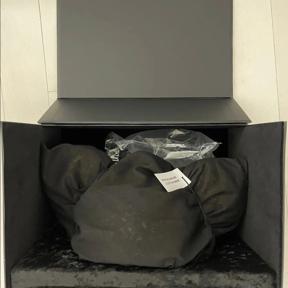 Disney World 50th Anniversary Jeweled Mickey Ear Hat Gold Luxe Disney Parks NWT - Picture 4 of 8